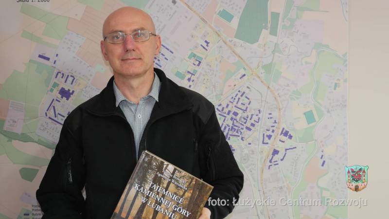 Tomasz Bernacki - współautor książki "Tajemnice Kamiennej Góry w Lubaniu"